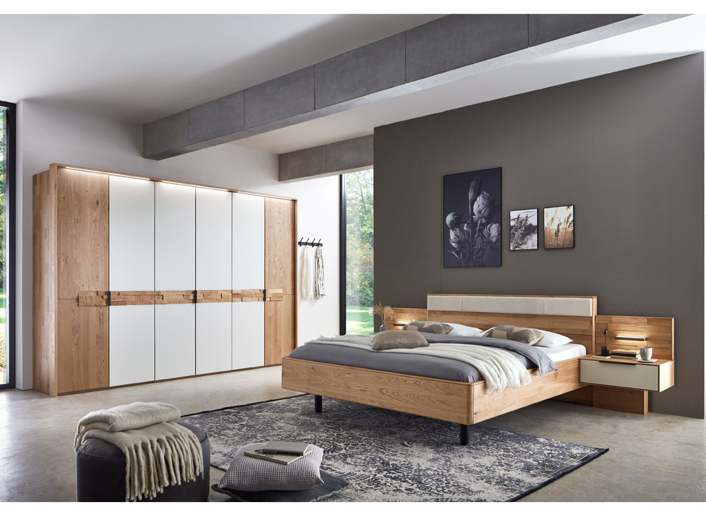 Wöstmann WSM 2800 - Schlafzimmer (Vorzugskombination) | Wildeiche massiv | Schrank 6-türig, Bett 180 x 200 cm, 2 Konsolen 