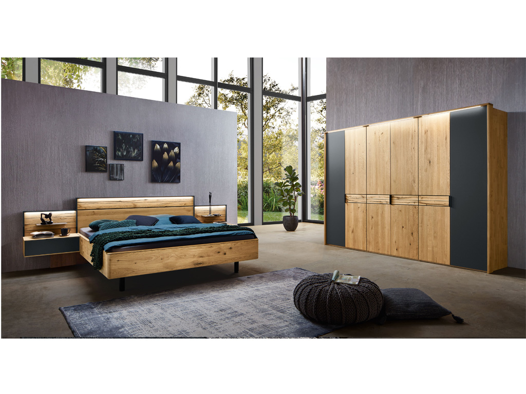 Wöstmann WSM 4300 - Schlafzimmer (Vorzugskombination) | Wildeiche massiv | Schrank 6-türig, Bett 180 x 200 cm, 2 Konsolen