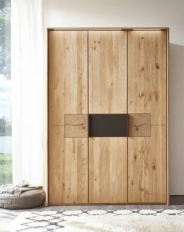 Wöstmann WSM 1600 - Kleiderschrank | Wildeiche massiv | Hirnholzakzent | alle Breiten konfigurierbar