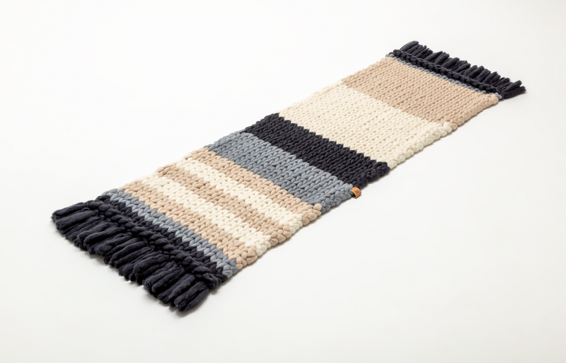 Rolf Benz. 963 - Strickplaid mit Fransen, gestreift (grau-beige) | 100 % Merino-Wolle, biologisch | 250 x 100 cm