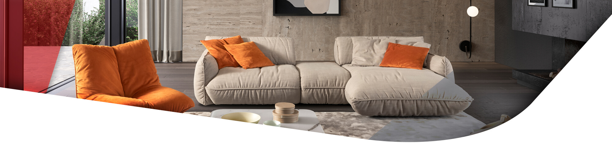 beiges Sofa mit orangenen Kissen