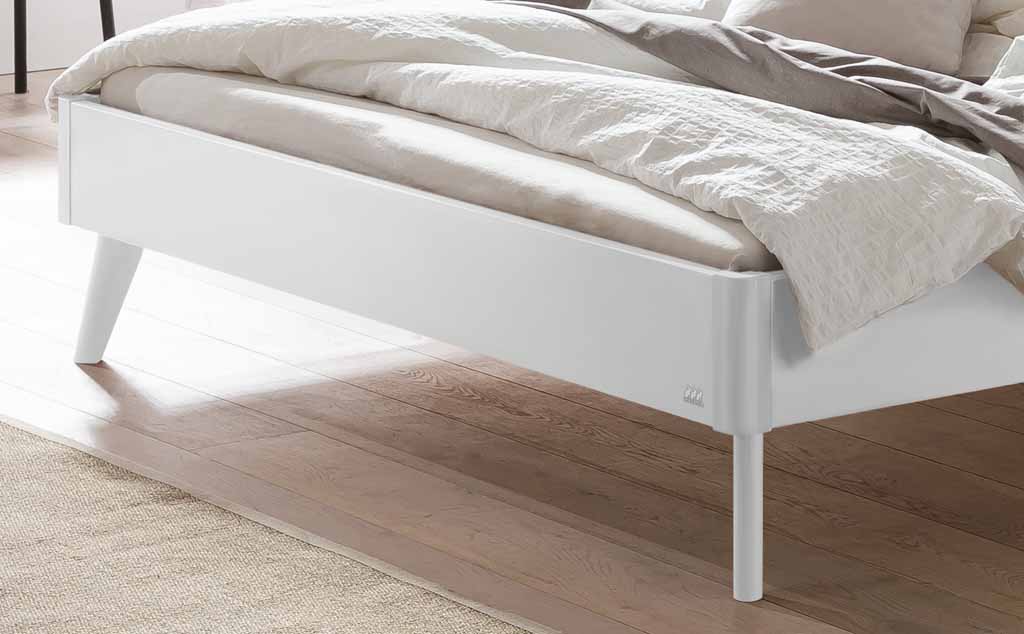 Hasena. Lounge - Bett Busseto | 180 x 200 cm | Buche weiß, deckend lackiert  
